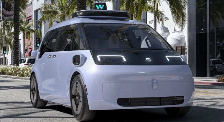 Egy sofőr nélküli Waymo robotaxi begurult egy termelői piacra, és senki nem tudta, hogyan állítsák meg
