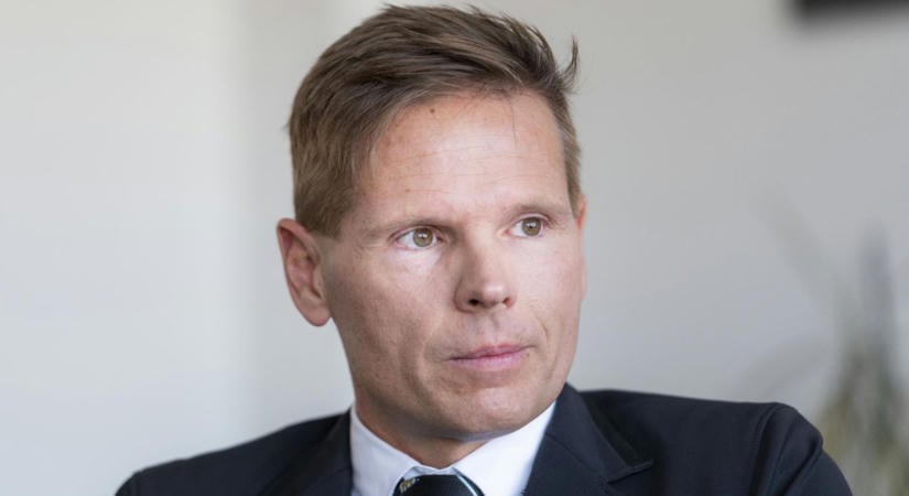 Elismerte a Ripost volt munkatársa, hogy Ómolnár Miklós főszerkesztő megbízására kémkedett Mártha Imre ellen