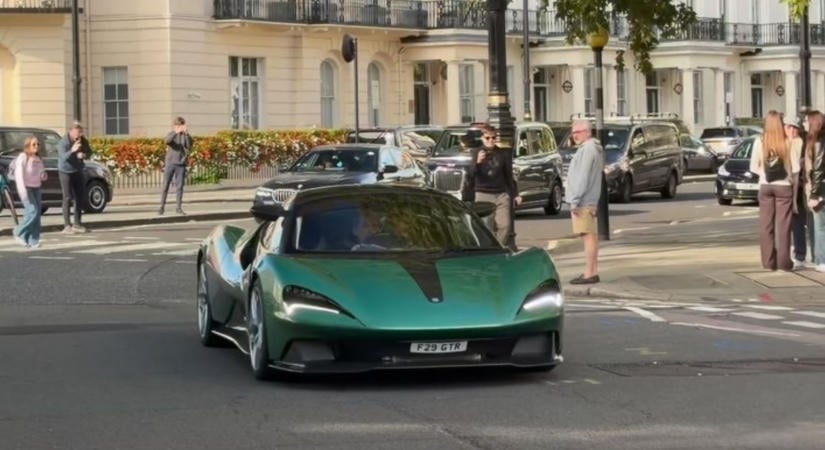 Ilyen kocsit még a hiperautók fővárosában, Londonban is ritkán látni