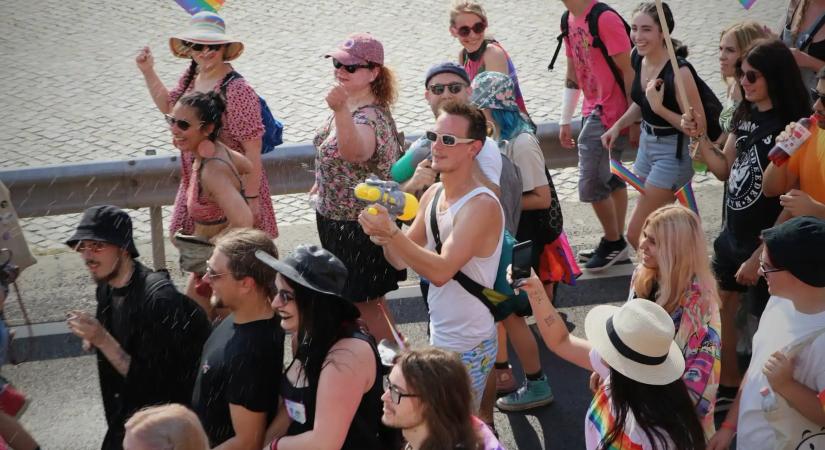 Elindult a 31. Budapest Pride, több ezren vonulnak a fővárosban