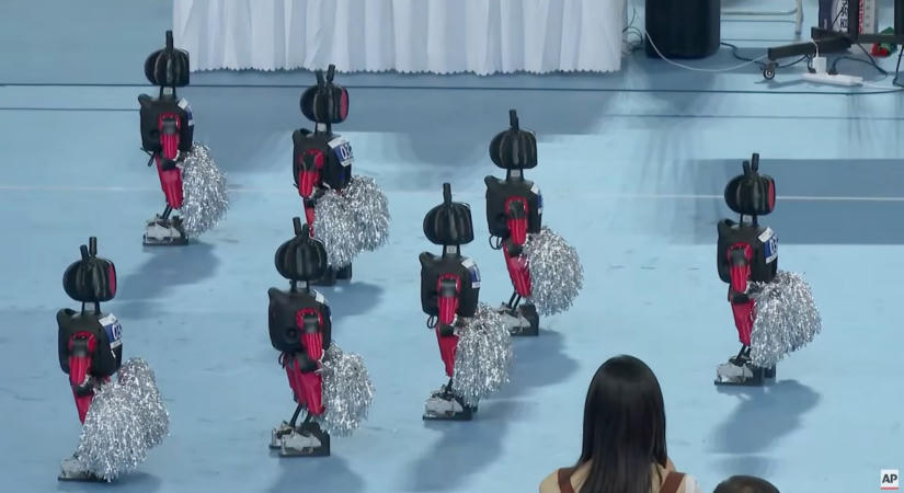 Rekordokat, tüzet és látványos bukásokat hozott a kínai robot-világkupa – videó