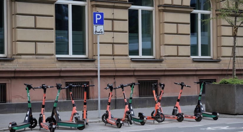 Szigorítják a rollerezés szabályait