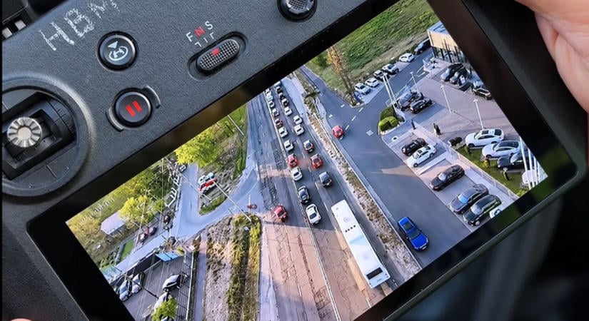 Videóval! Hajmeresztő jelenetet vedd fel egy rendőrségi drón Debrecenben!