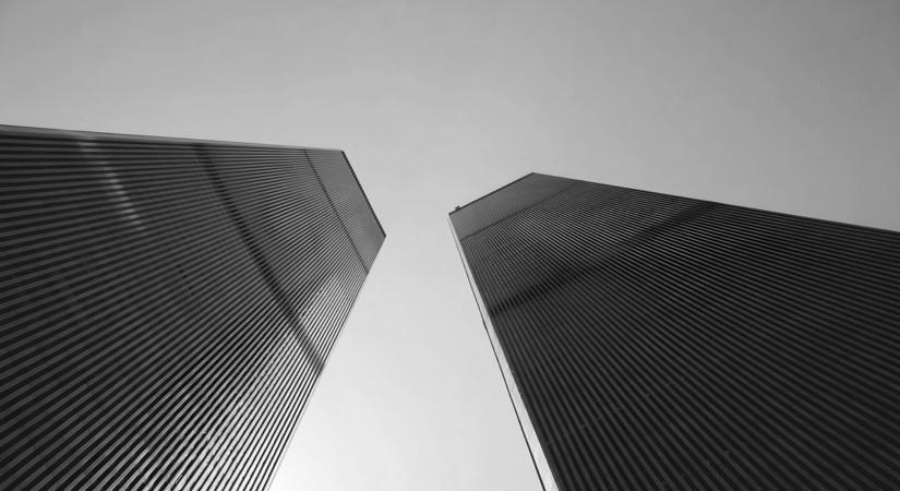 25 évvel a támadás után kirajzolódott a World Trade Center New York fölött – így emlékeztek az áldozatokra