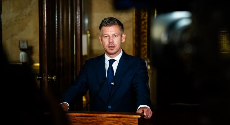 „Mindenki nyugodjon le a p*csába, jelentkezett a nagyúr” – özönlenek a reakciók Magyar Péter bejelentésére