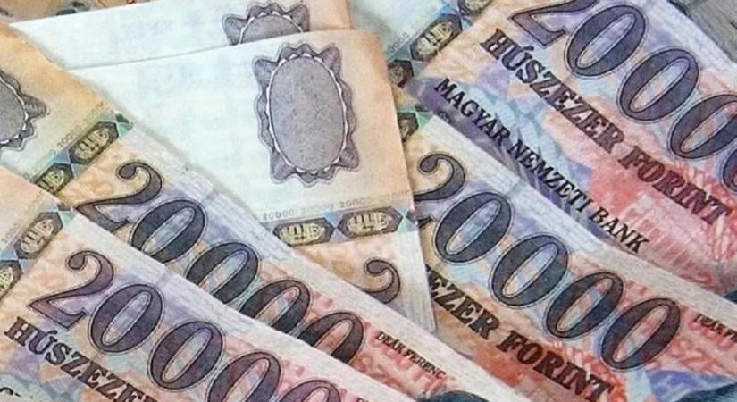 Letérdelt a forint előtt az euro és a dollár nemzetközi devizapiacon