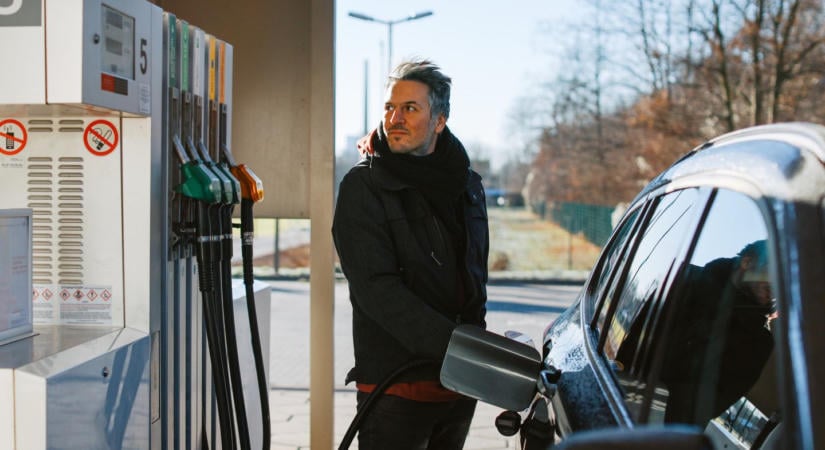 Eljött a pillanat: életbe lépett az üzemagyagadó-csökkentés, ám a szakértők nem örülnek