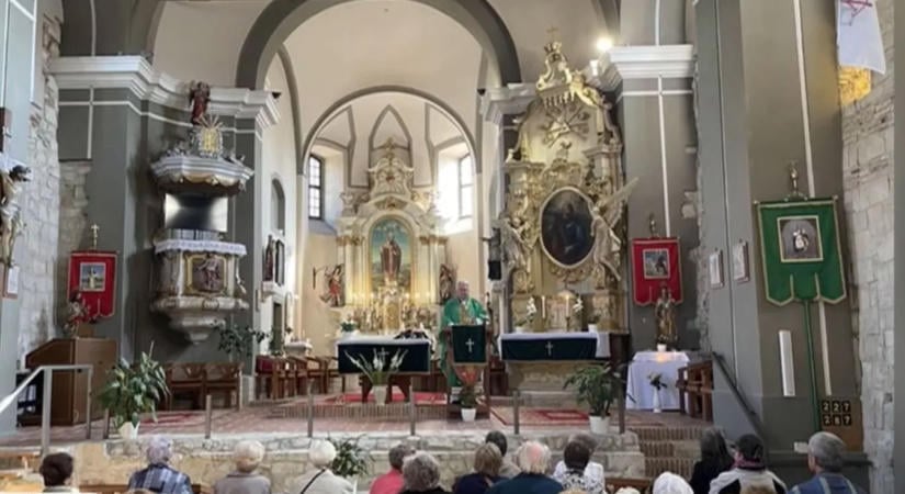 Egy katolikus papot bírált Magyar Péter, mert elmondta véleményét a Tisza Pártról és szavazóiról