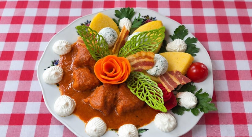 Egy nyertes recept: harcsapaprikás juhtúrós puliszkával