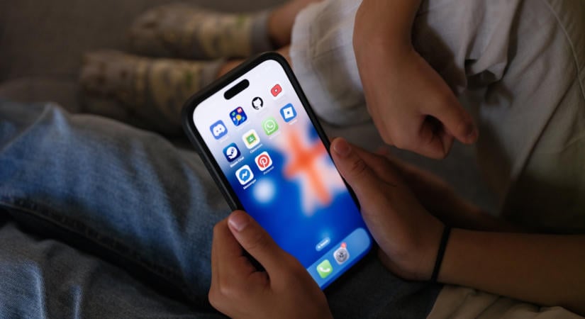 Szigorú új szabályok várnak a 15 éven aluli gyerekekre az EU-ban