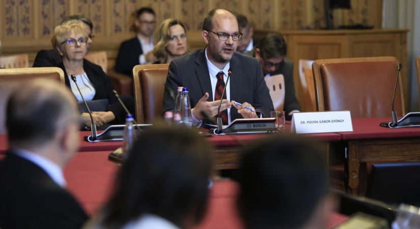 Tegnap meghallgatták, ma megválaszthatják Polyák Gábort