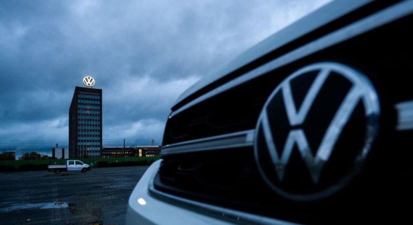 Berobbant a Volkswagen városi cirkálója, mindenki ezt akarja: 10 hónapot kell várni az olcsó elektromosra, már átszervezések kellenek, hogy bírja az iramot az autógyártó – ez menti meg őket?