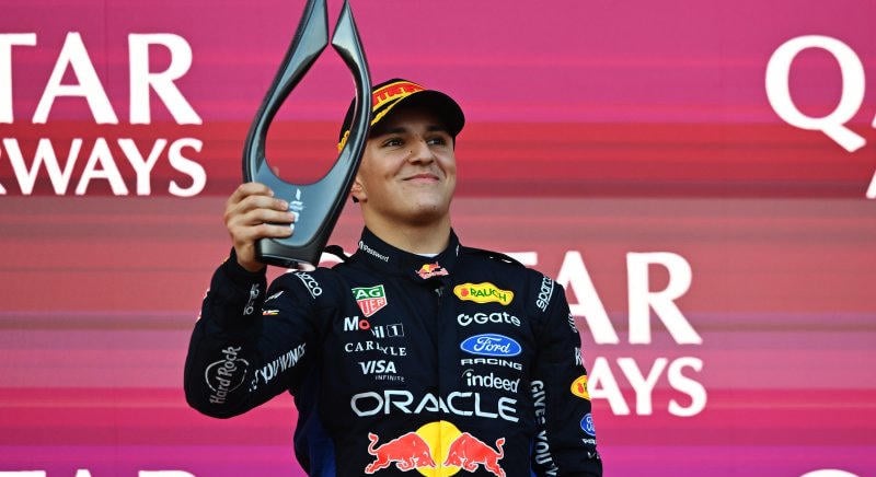 Hadjar dobogója és Sainz pontszerzése is veszélyben: beidézték őket a felügyelőkhöz