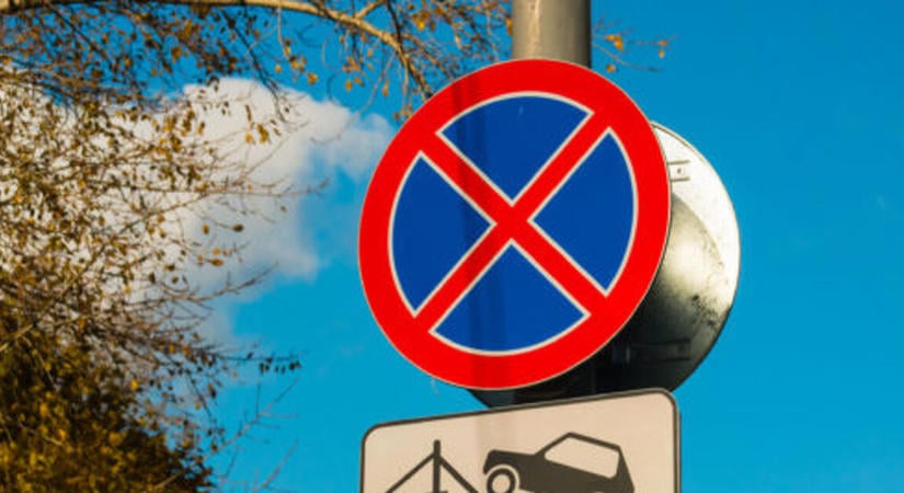A zöld rendszámos autók ingyenes parkolása megszűnik a fővárosban
