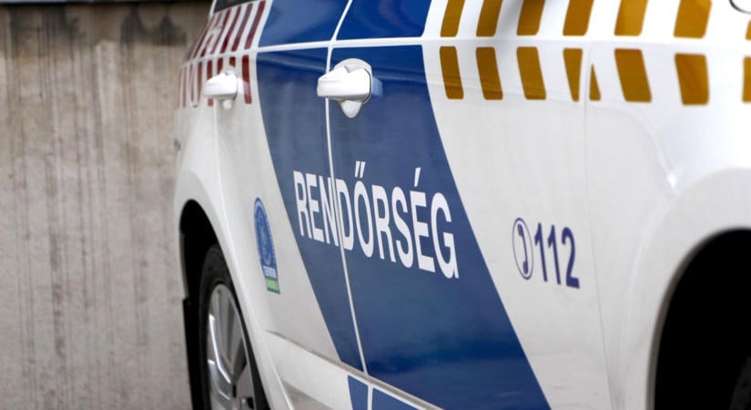 Álló autónak ütközött, majd elhajtott - keresi az ismertelen autóst a győri rendőrség