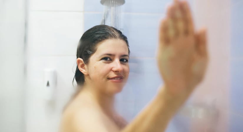 Bepárásodik a tükör ősszel? A szállodai takarítók ezt a trükköt használják ilyenkor