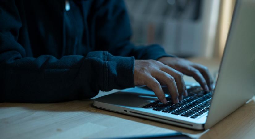 Érdemes óvatosnak lenni: fenekestül felforgathatják életünket a legújabb online trendek