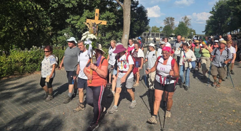 Több mint 30 kilométert tesznek meg a patai zarándokok lábbal és szívvel a nemzeti kegyhelyig