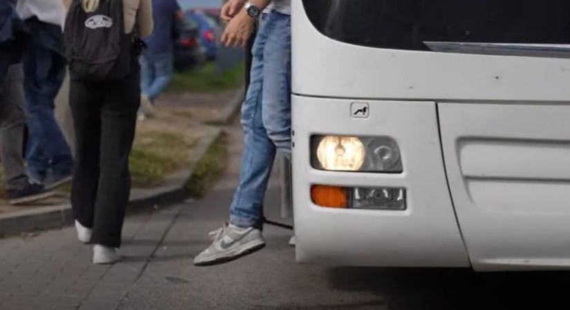 Lerobbant busz okozott fennakadást az autópályán!