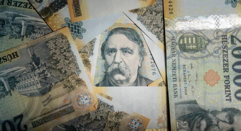 Már reggel új csúcsre ment a pesti tőzsde, a forint is erősen indított – este dőlhet el a piacok sorsa