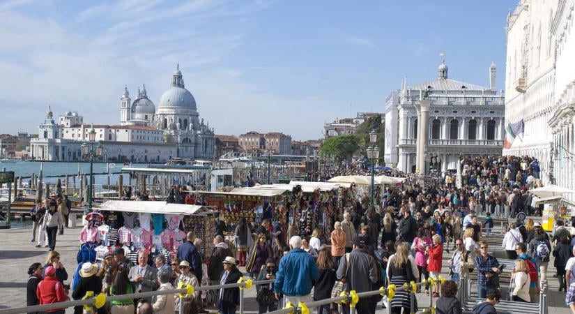 A közel-keleti konfliktus ellenére kissé bővült a nemzetközi turizmus az első fél évben