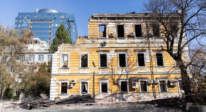 Kijevben maradnak a diplomaták
