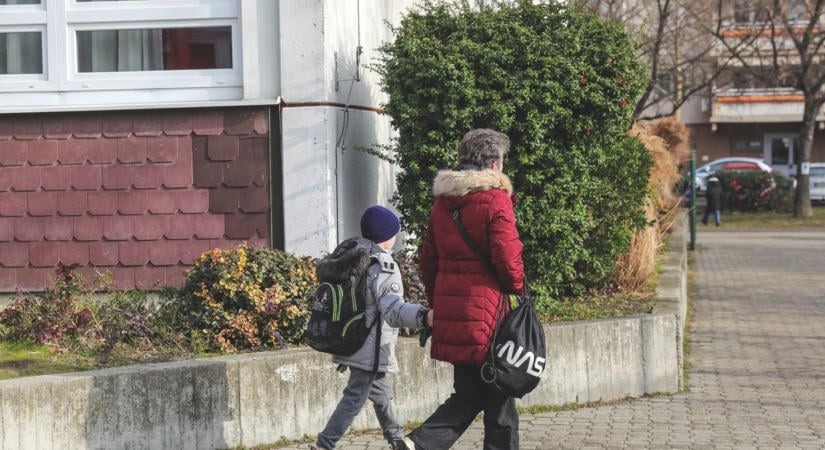 Pánik és rendőri jelenlét: több tucat magyar iskolát fenyegettek meg robbantással