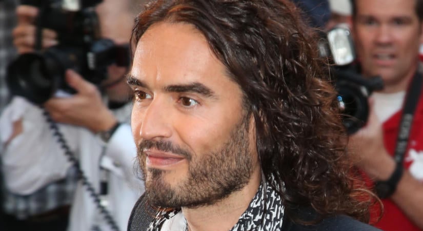 "Takaríts fel magad után" - Gyomorforgató részletek Russell Brand állítólagos szexbotrányáról