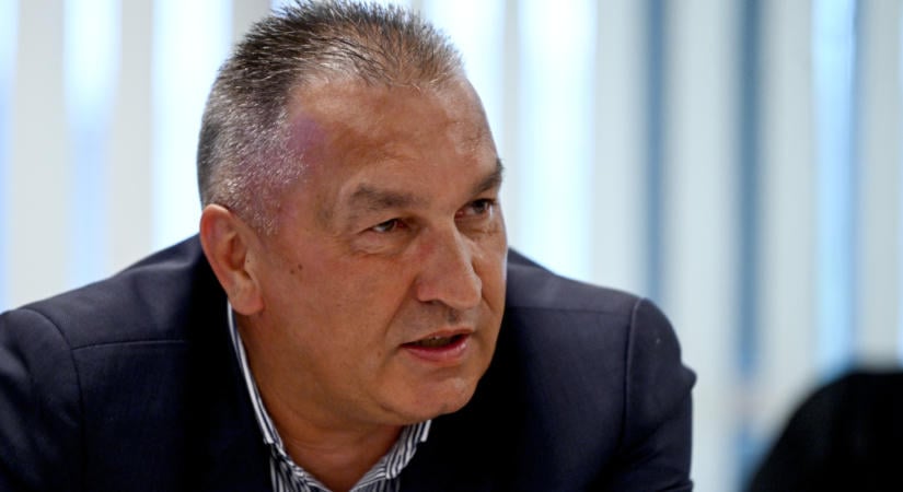 Díszpolgár lett a rejtélyes bulit tartó, menesztett NAV-os elnökhelyettes