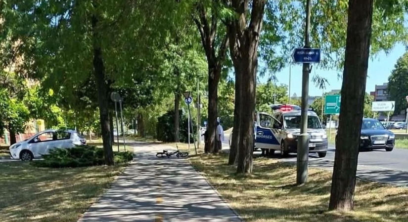 Rendőrök helyszíneltek Ajkán, kerékpár hevert a bicikliúton – kiderült, mi történt (fotó, videó)