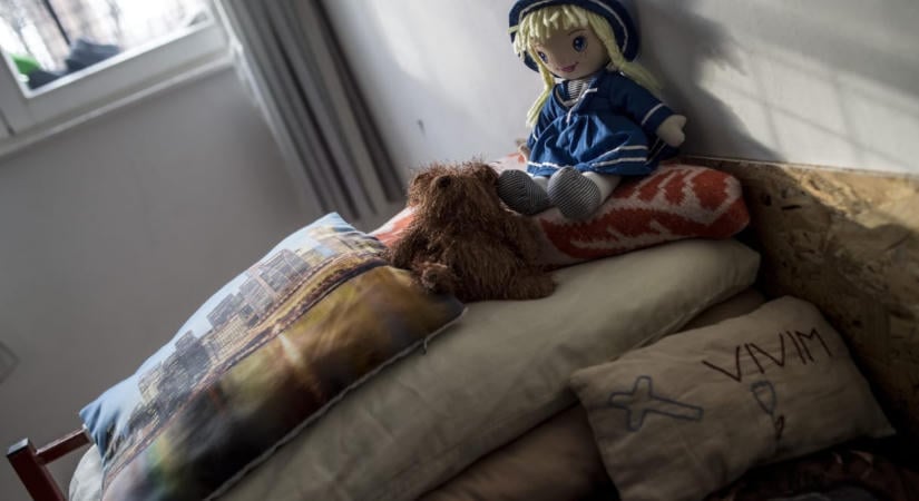 Éheztetés, erőszak, borzalmas körülmények – lesújtó a gyermekvédelmi rendszer állapota a kormány jelentése alapján