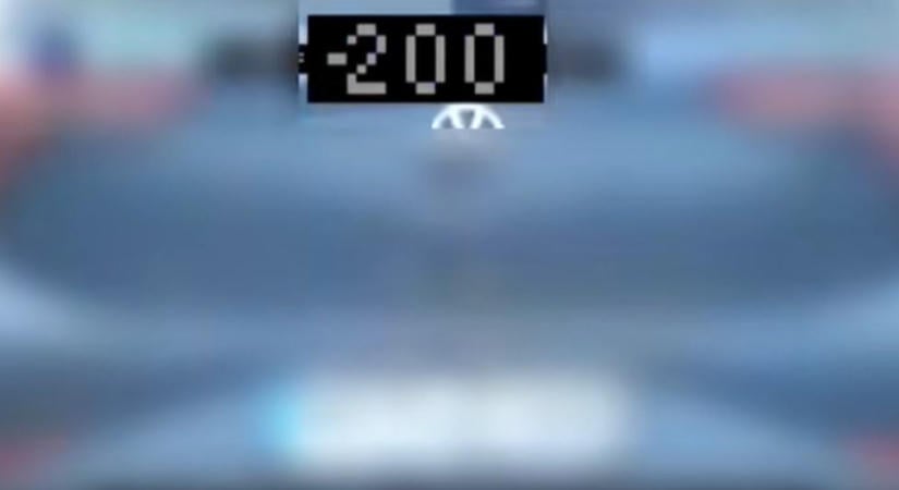 Észbontó tempóban hasított a rendőrök előtt egy autós a 8-as főúton