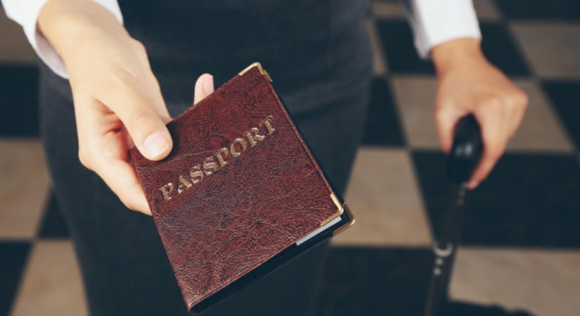 Egy ember utazhat útlevél nélkül az egész világon - Ketten különös elbírálásban részesülnek
