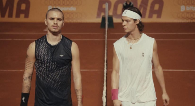 David Beckham fia egy másik férfibe szerelmes: itt a videó is, ebben a queer románcban debütál színészként