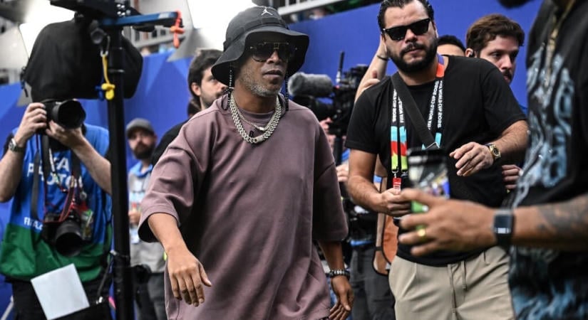 Több mint 11 év után visszatér a profi futballba Ronaldinho