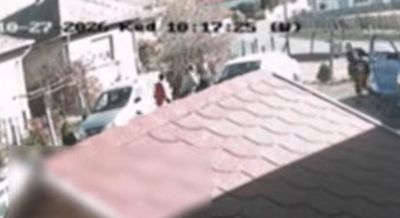 Kis híján gyilkossággá fajult egy gyógyszertárnál, sorban állás közben kezdődött vita – videón a pokoli balhé