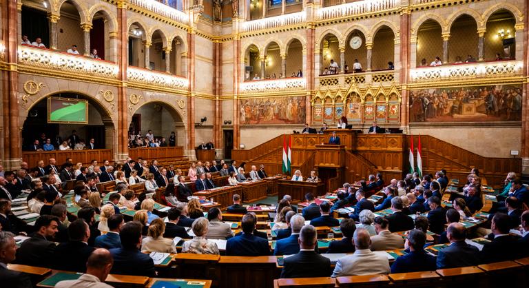 Sürgősségi tárgyalásban, már ma vitáznak Sulyok Tamás elmozdításáról - Az Országgyűlés ülése