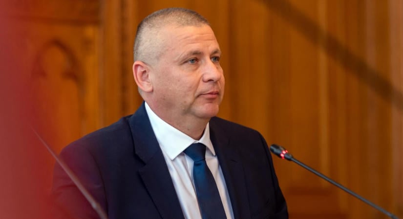 Ruszin-Szendi Romulusz feljelentést tesz több honvédelmi beszerzés és kiadás miatt