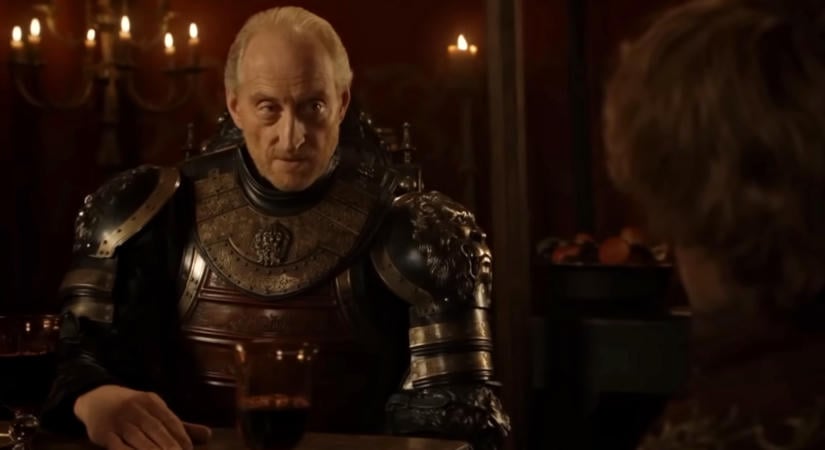 Tudtad, hogy a 80 éves Charles Dance egy valódi szarvastetemet nyúzott meg a Trónok harca Tywint bevezető jelenetében, de nem ez volt számára a legkeményebb kihívás?