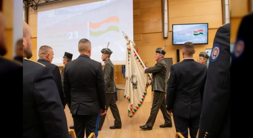 Számos rendőrt tüntettek ki és léptettek elő a nemzeti ünnep alkalmából a budapesti központi ünnepségen