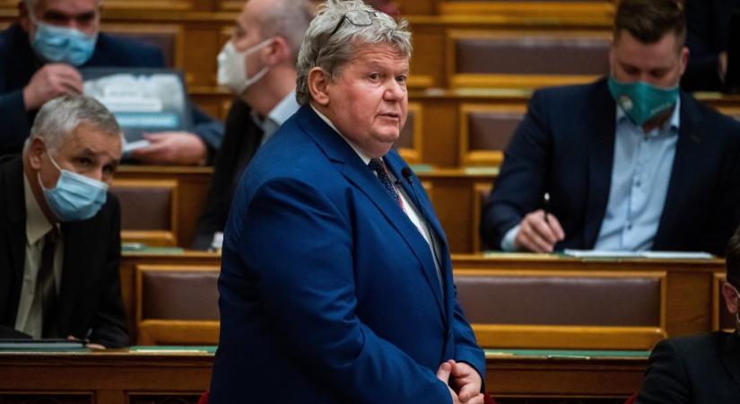 Szél: a Paks2-miniszter azzal védekezik, hogy nincsenek meg neki az előkészítő anyagok