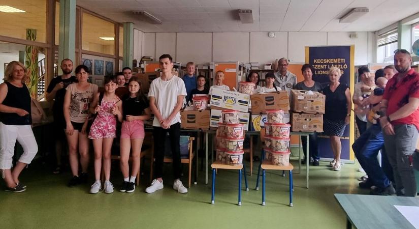 Élelmiszer-adományt kaptak az ukrán családok a kecskeméti Lions Clubtól