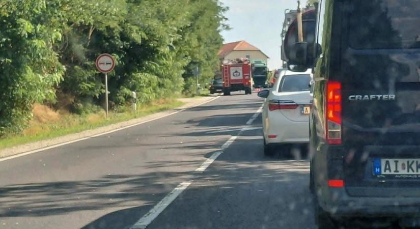 Baleset a 4-es főúton: két autó ütközött Újfehértó és Téglás között