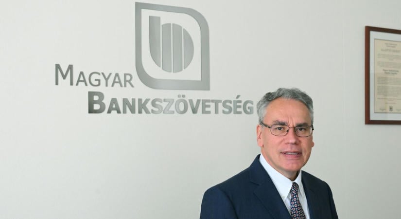 Az Orbán-éra egyik nagy hibája a kádári álgondoskodás visszahozása – interjú a Bankszövetség főtitkárával
