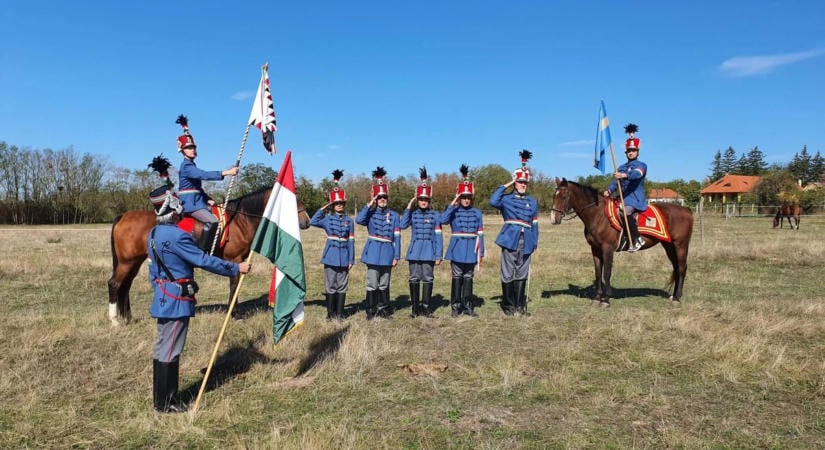 Az aradi vértanúk előtt tisztelegtek a győri hagyományőrzők
