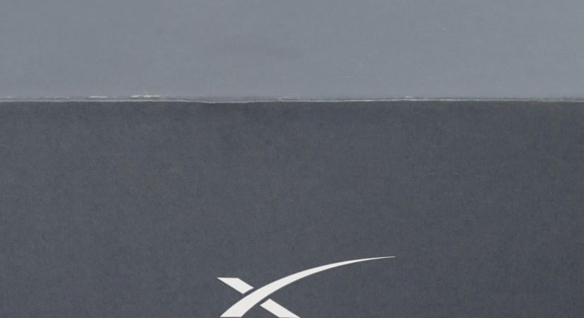 Starlink-antennák felgyújtásával gyanúsítanak két német fiatalt