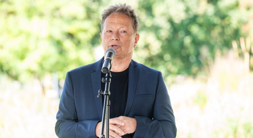 Egy parkolási bírság miatt lefoglalták Geszti Péter céges részesedéseit