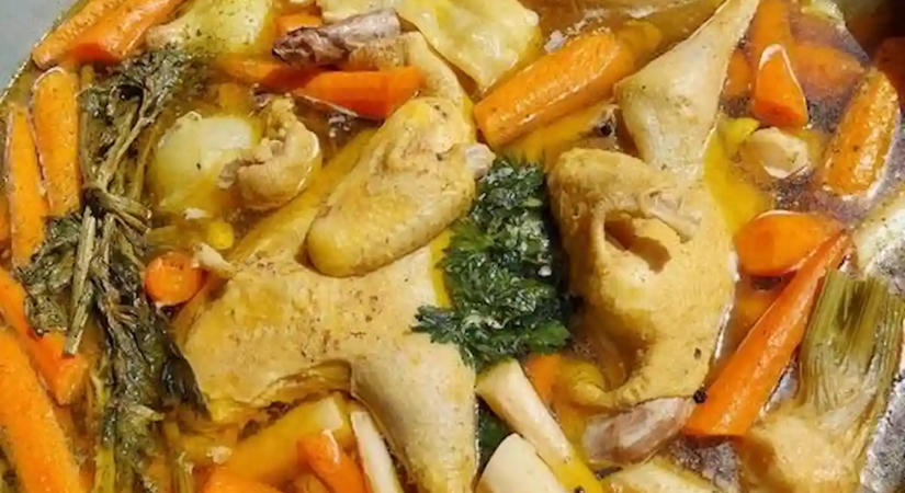 Már 100 éve is így készítették: Itt az eredeti, tanyasi tyúkhúsleves recept