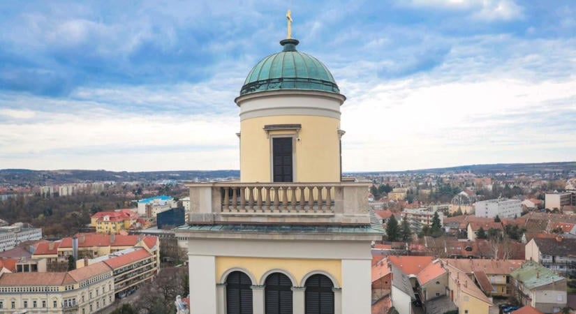 Atyaég, mit csíptek el Eger felett: különös fények ölelték körbe a bazilikát – fotóval