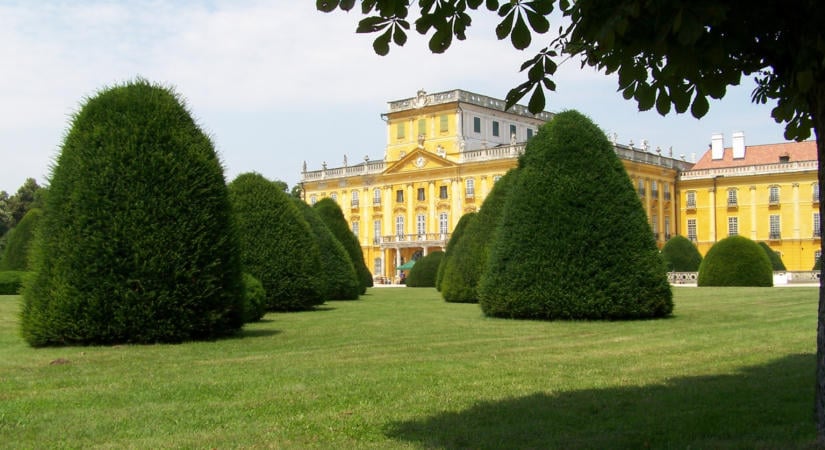 Történelmi kertek: a fertődi Esterházy-kastély parkja
